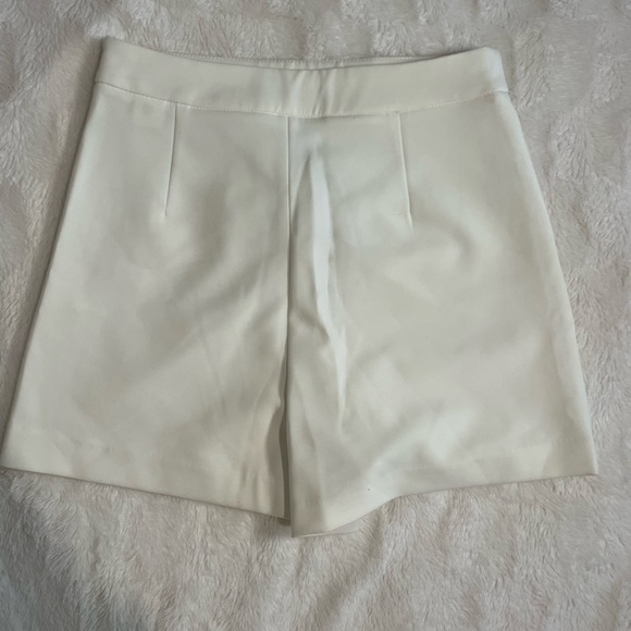 ZARA GOLD BUTTON SKORT - Picture 5 of 5